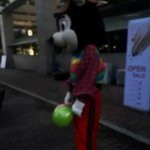 [시우민] <b>인형탈</b> 써도 비율 쩌는 시우민..(촬영중)