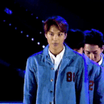 [<b>카이</b>] <b>원</b>케이콘 팬들 함성에 미소짓는 종인이