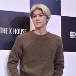 [EXO] 머리를 진짜 할배같이 길러놨어 헤디새끼 돈뱉어라