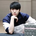 턱괴고 <b>아련</b><b>아련</b>한 아이돌.jpg