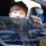 퇴근길 <b>손인사</b> 하는 아이돌 모음