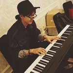 피아노와 <b>케미</b> 돋는 男아이돌들