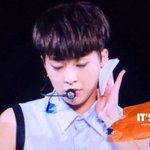 [시우민] 오늘 좀 덥네. 흥(<b>새침</b>) 시우민 ㅋㅋ