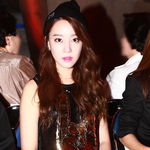 패션위크에서 과감한 <b>백리스</b>로 시선 강탈하던 고우리!!