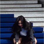 패션위크에서 넘어진 손<b>허당</b> 손나은 ㅠㅠㅠ