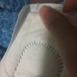 [제발댓글좀] 생리대에 <b>본드</b>(?)원래잇는건가요??