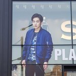 [시우민] 홍대스파오 <b>출입구</b>쪽에 대형 시우민 ㅇ0ㅇ