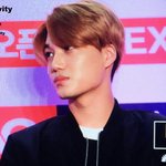 [EXO] 종인이 <b>턱</b><b>선</b>ㄷㄷ