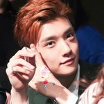 [드루와] 팬싸<b>도중</b> 빡쳐서 가수한테 물건 집어던진 팬