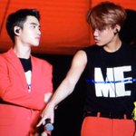 [카이] 수건달라고 하는데 몸이 <b>예술</b>