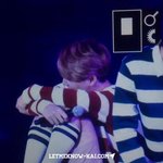 [카이] <b>의자</b>에 앉아있는데 이렇게 귀여울일ㅜㅜ