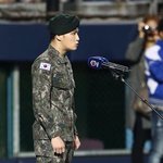 [EXO] [<b>MD</b>포토] 김재중 '태극기 달고 애국가'