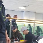 [엔터톡] 공항에서 깨알 <b>민낯</b> 포착한 지코 완전 러블리