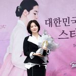 얼굴에 <b>조명</b>켠것 같은 이영애