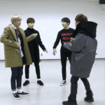 [방탄소년단] 이상하게 나는 2학년들을<b>때</b>