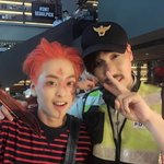 [시우민] ㅅㄷ)웅녀들 이거 민석이 <b>옆</b>에 남자분 누구야?