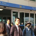 [시우민] 경호원횽아 옆에서 짝지만 <b>다리</b> 긴 시우민 ㅋㅋ