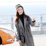 <b>뼛속</b>까지 팬바보 윤아, 공항 밝히는 형광등 미모