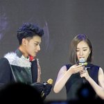 [EXO] 근데 얘 머리 큰편임?