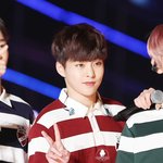 [시우민] 오후를 밝히는 <b>자비</b>로운 시우민 미모 ㄷㄷㄷ