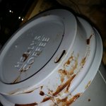 [조언부탁] 일회용컵 뚜껑이 금간걸 준.. 세탁비만 받아야되나요...