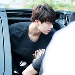 [방탄소년단] 차 문 열고 나오는 김석진 모음.<b>jpg</b>