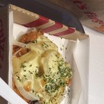 치짜 한 번 먹으면 중독되나봐요....치킨 통으로 들어있어서 <b>든든</b>함