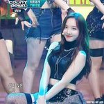 [미소] 얘 왜이렇게 이뻐..?