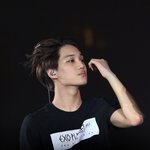 [카이] 예쁩미다ㅜㅜ턱선ㅠㅠ