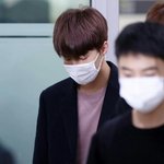 세훈이가 졸린<b>눈</b>으로 쳐다볼<b>때</b>