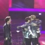 [EXO] 외국멤버들 못 붙어다니게 <b>회사</b>가 손씀