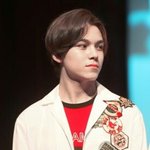 ㄷ와밑에세븐틴<b>버논</b>존멋