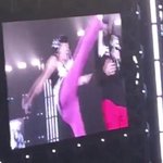 [EXO] 시발 내새끼 귀한 얼굴에 <b>발길</b>질?