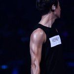 [EXO] 근육맨 소리할려면 <b>이</b><b>정돈</b>돼야지