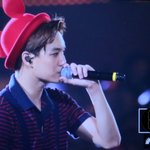 [카이] <b>미키</b>모자 삐뚜룸하게 쓴 종인이ㅋㅋㅋ