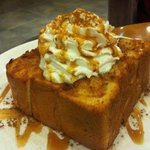 커피 시킬 때 이건 <b>필수</b> 디저트