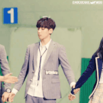 [세븐틴] <b>손목</b>잡고잇는 원우