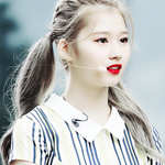 [댓글부탁해] 무대마다 헤어스타일이 변하는 걸그룹 멤버. jpg