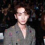 아시아에서 한 벌뿐인 옷 선물받은 아이돌