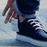 [EXO] <b>신발</b> 택 안떼고 신고 나옴ㅋㅋㅋㅋㅋㅋ졸귀