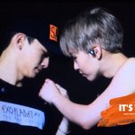 [시우민] 시우민 옷 안입은줄 ㅋㅋ