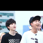 [방탄소년단] 새삼 다시 느끼는 미늉기 피부색 실감짤