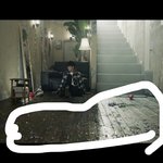 [방탄소년단] 좀 뒷북인가.. 저거 <b>꽃병</b> 왜깨진걸까