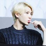 <b>사탕</b>먹는 모습도 제각각인 男아이돌들