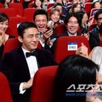 [댓글부탁해] 유아인이 <b>남우주연상</b> 받을 때 옆에 배우들 표정
