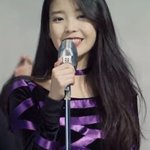 아이유 스물셋뮤비보는데