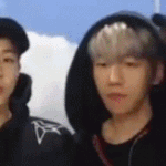 [카이] 종인이 딸기 <b>냠냠</b> 움짜루~