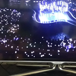 [EXO] ㅋㅋㅋㅋㅋ큐ㅜ이거 <b>야광봉</b> 차이 좀ㅋㅋㅋ