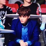 [EXO] 주위 <b>남자들</b> 이렇게 앉으면 껄렁해보이는데