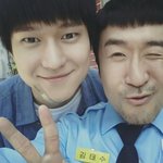 [댓글부탁해] <b>업텐션</b>과 뮤뱅출근길에 나선 배우